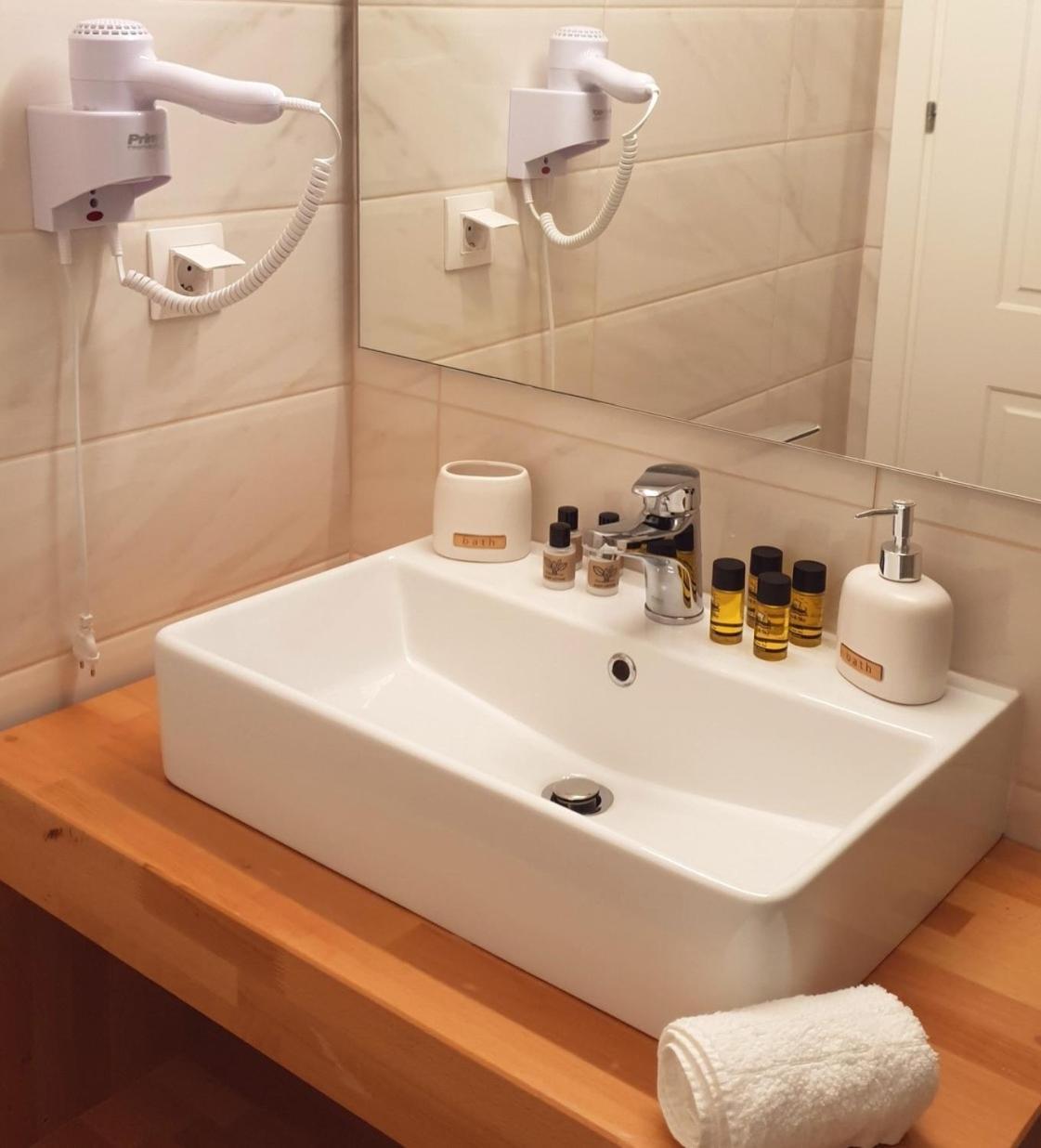 Reiki Apartments Ereikoussa エクステリア 写真